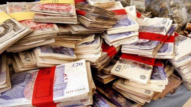 1618926260877008168.jpg money-cash-notes-pound-dollar-wages-finances-financial-e1462469124667.jpg